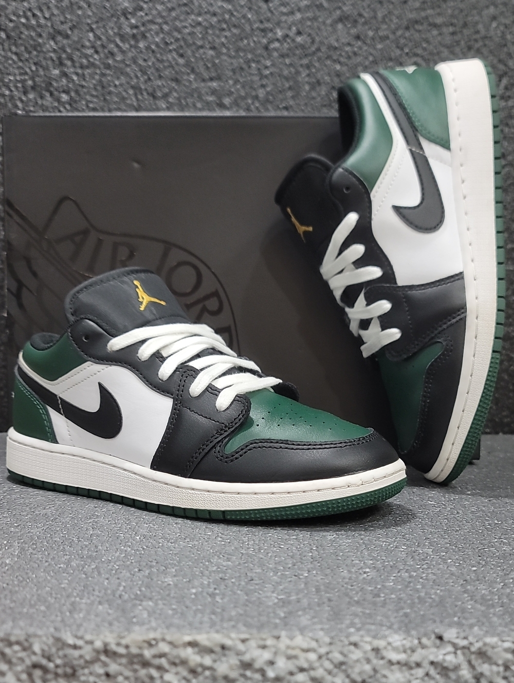 Nike Air Jordan 1 Low "Green Toe" Wmns 6 Great Condition Fast Shipping